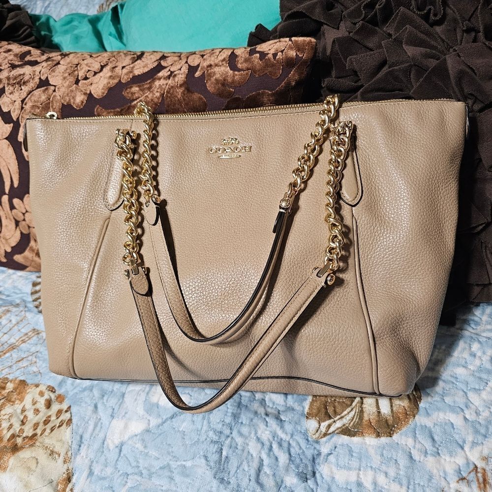Coach Ava Chain Tote in Pebbled Leather - Picture 2 of 8